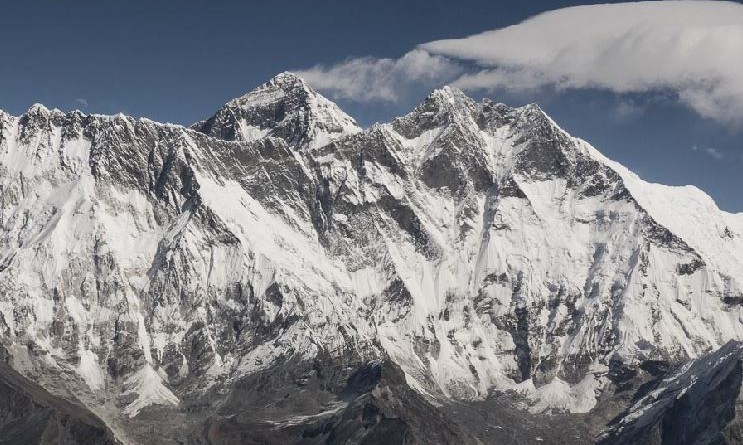 Вид с Ама-Даблам на Эверест