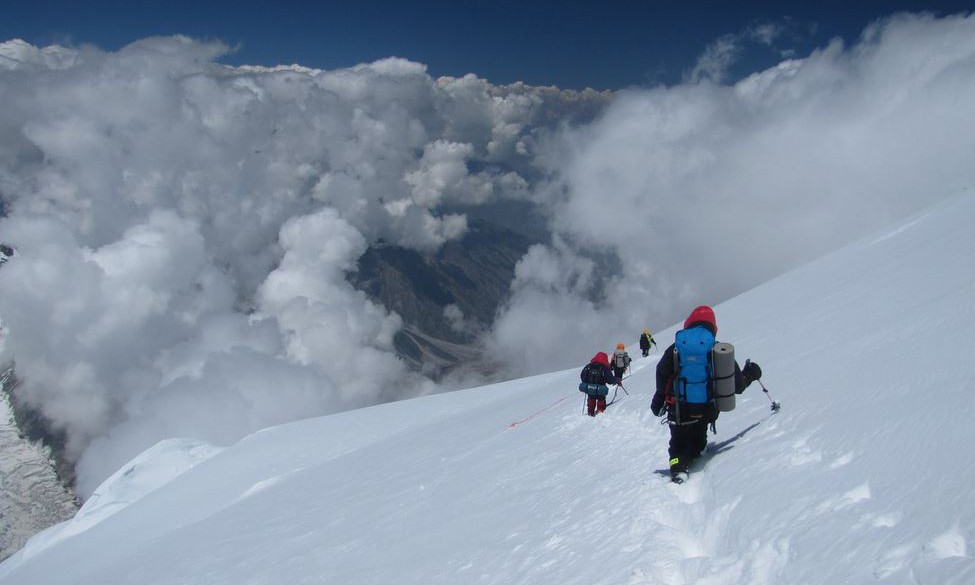 Альпинисты на вершине Нангапарбат