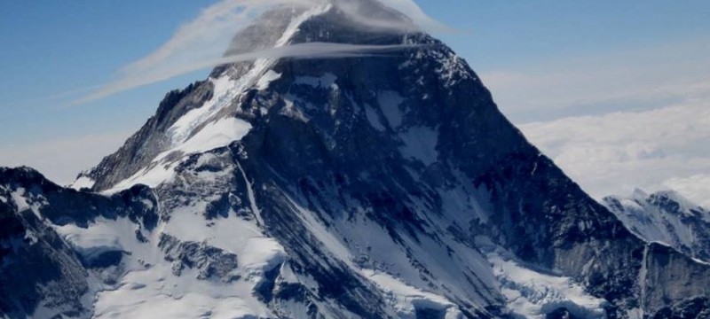 Горная вершина Макалу в Гималаях