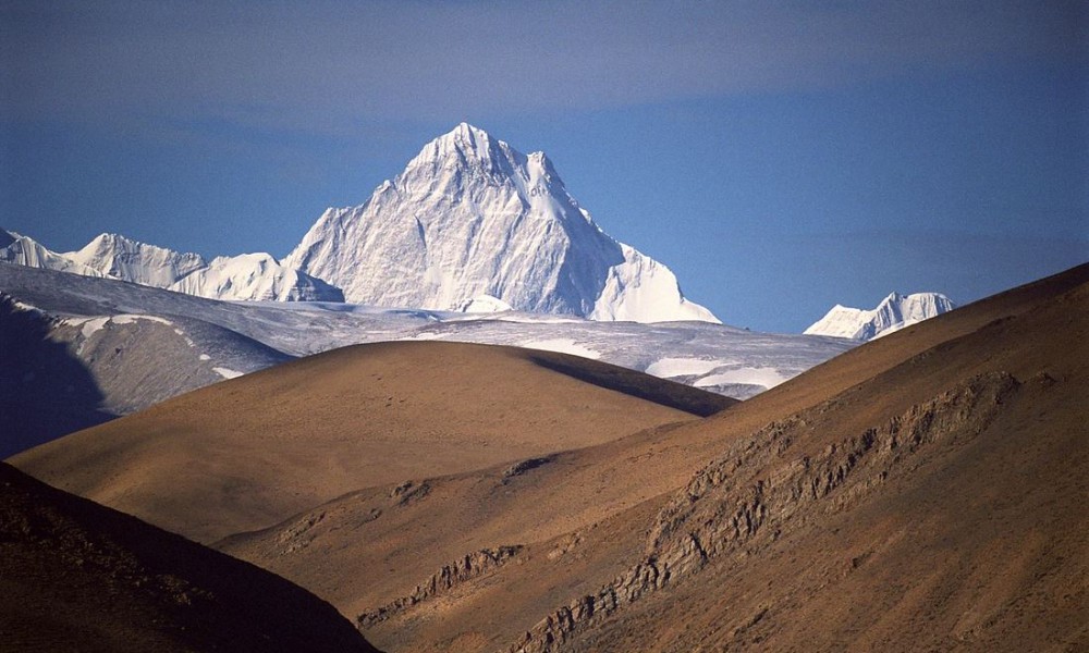 Вершина Шишабангма из самолета