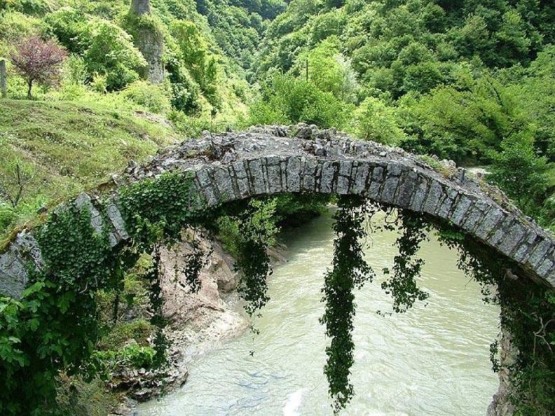 Беслетский мост в Абхазии