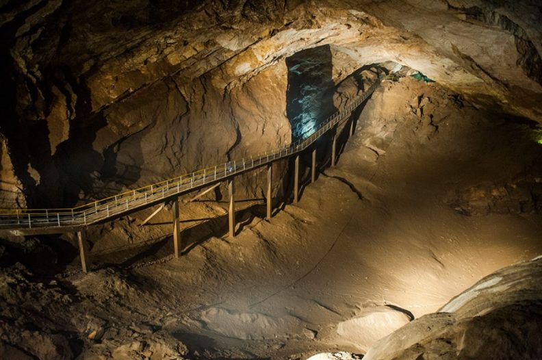 Новоафонская пещера - бездонная пропасть